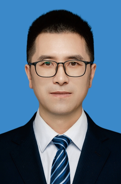 王亮 校長(zhǎng)_副本.jpg